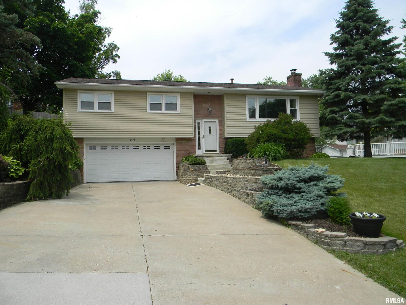 Property Photo: 3522 N 2nd Street IA 52732