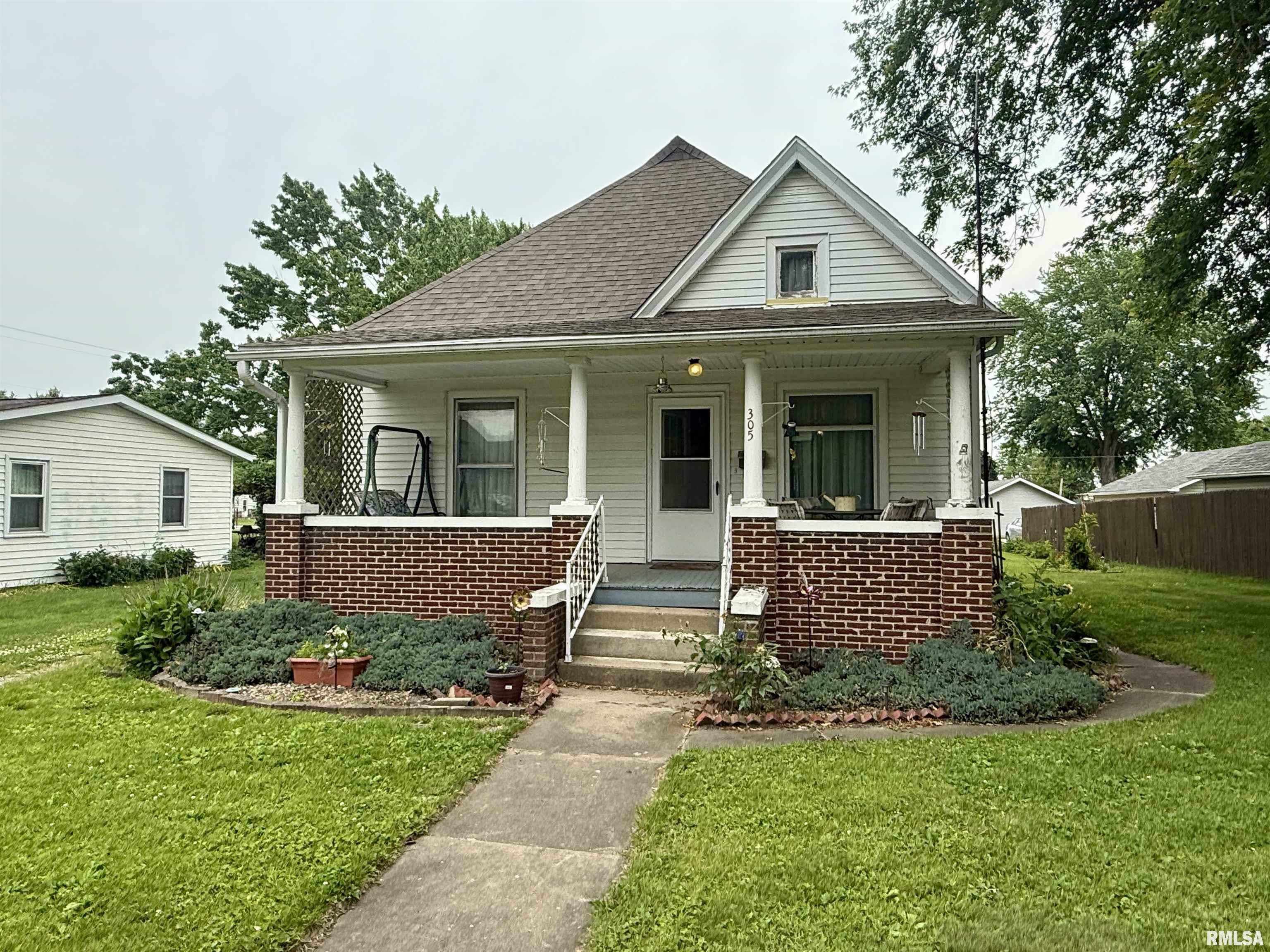 Property Photo: 305 N Harshbarger Street IL 61410