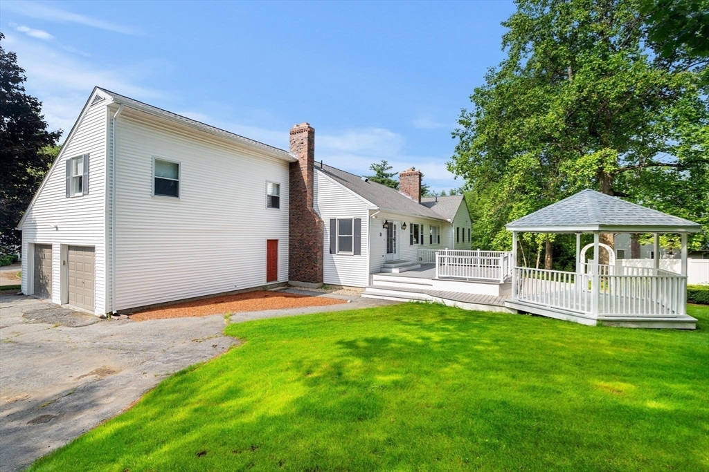 Property Photo: 10 Sumac Circle MA 01520