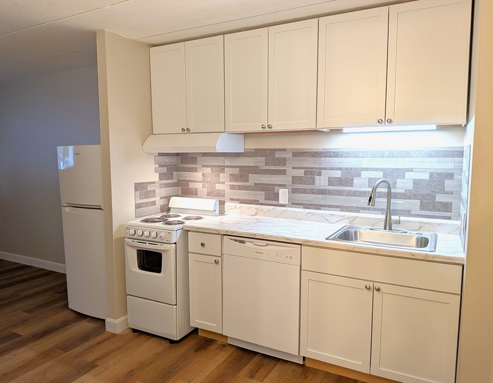 Property Photo: 126 Beaver St 10 MA 01702