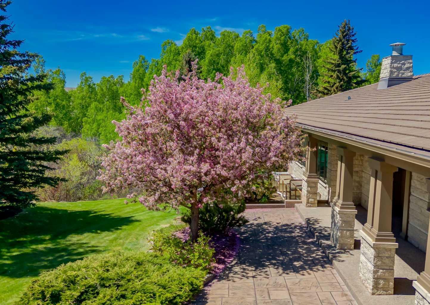 Photo de la propriété: 52 Wolfwillow Lane SW AB T3Z 2Z4