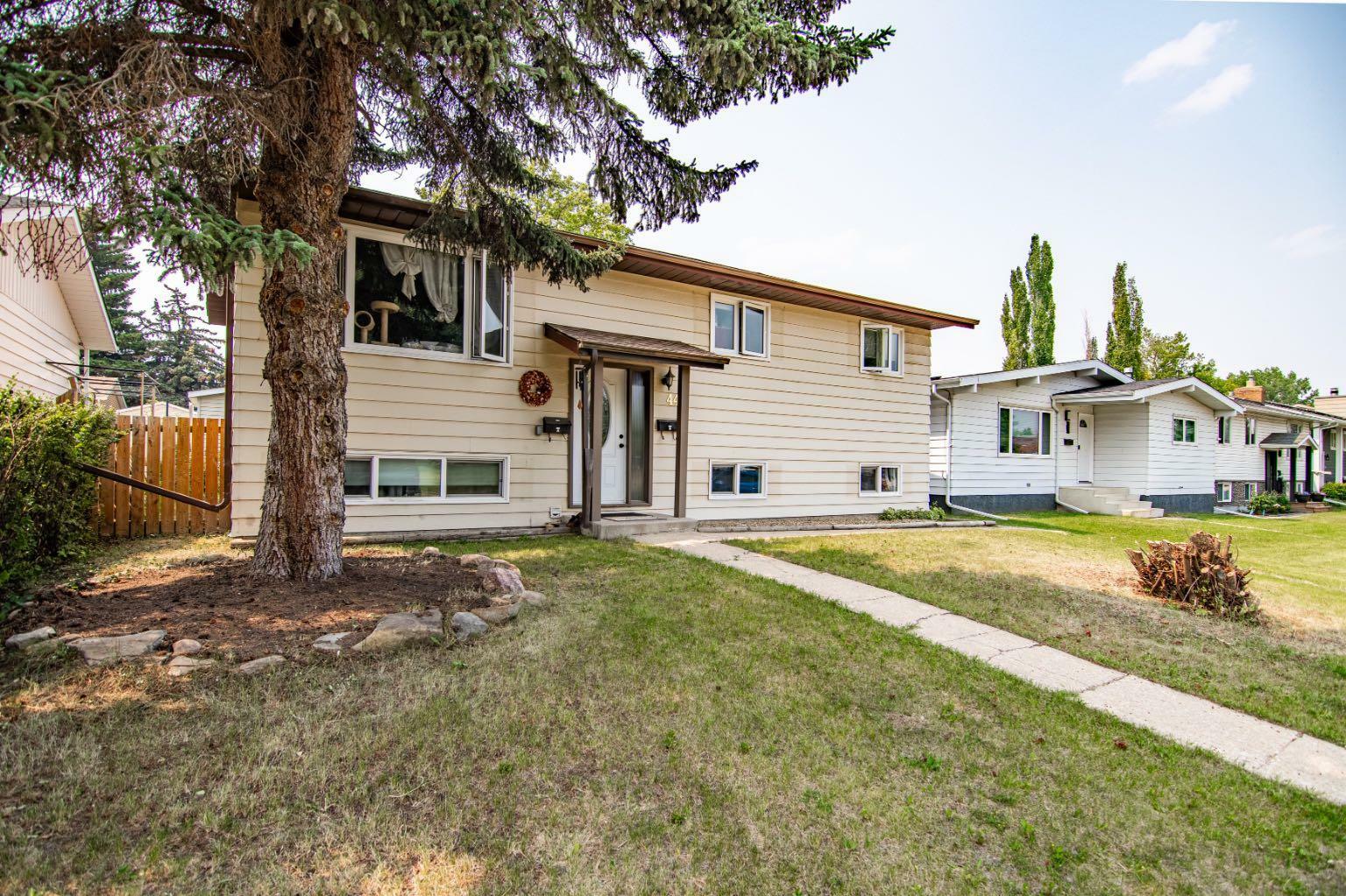 Property Photo: 44 Oyen Crescent AB T4P 1T4