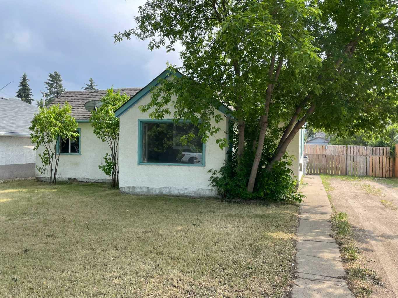 Property Photo: 1133 6th Avenue AB T9W 1G2