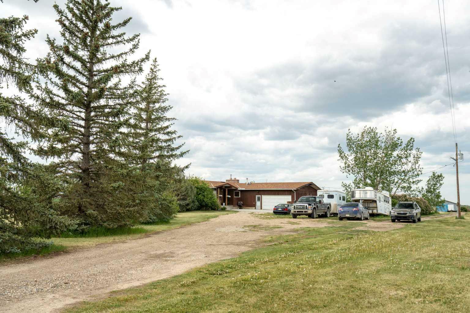 Property Photo: 271194 Township Road 252 AB T1Z 0S7