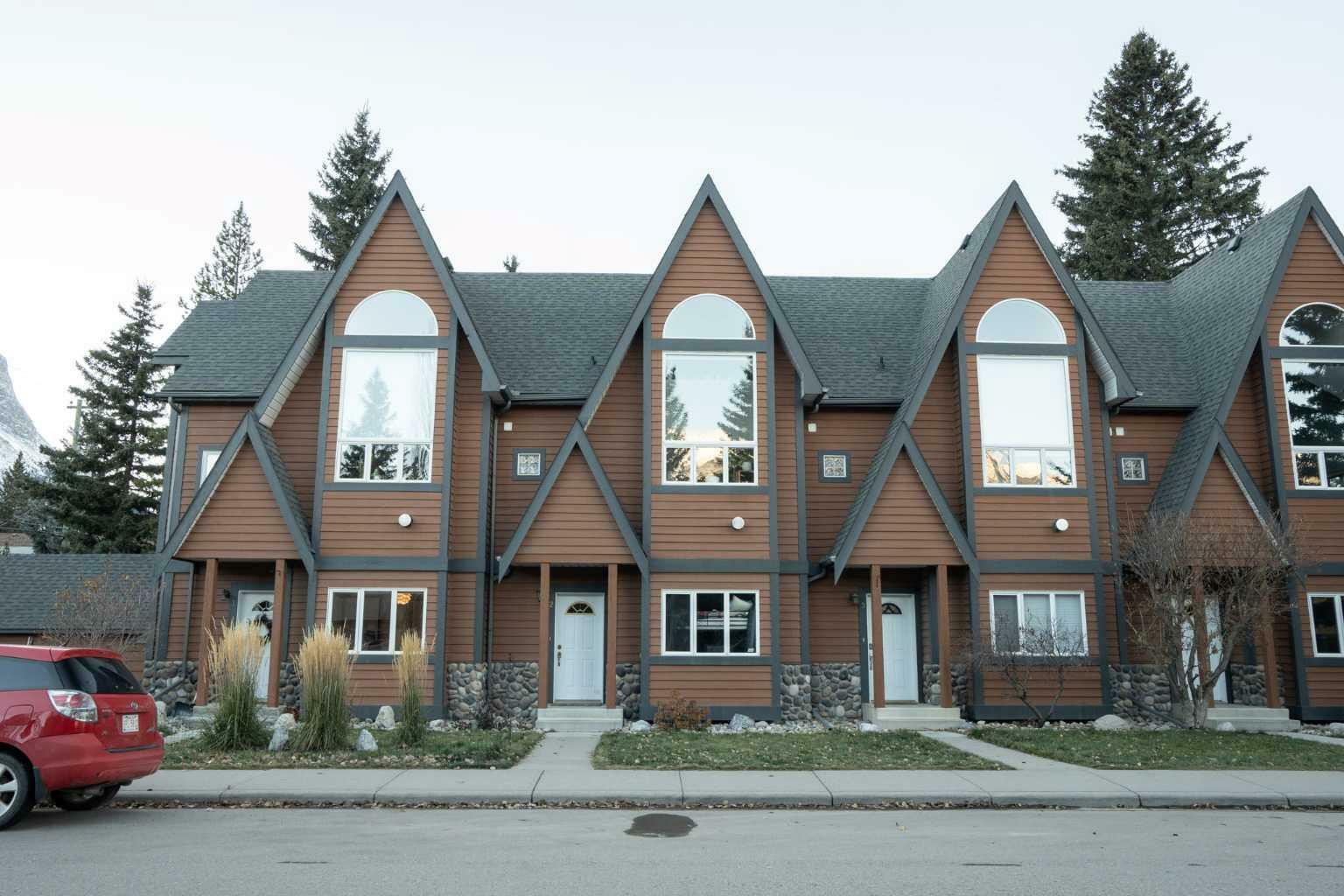 Property Photo:  601 4th Street 2  AB T1W 2G7 