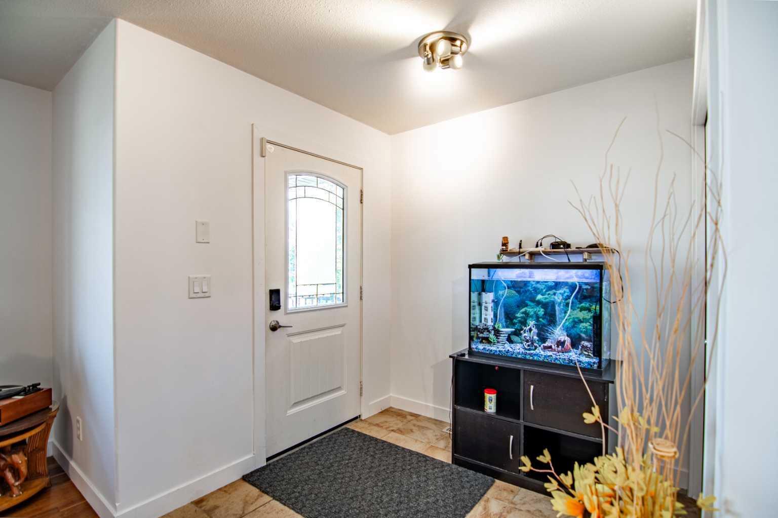 Property Photo: 172 Ibbotson Close AB T4R 0C5