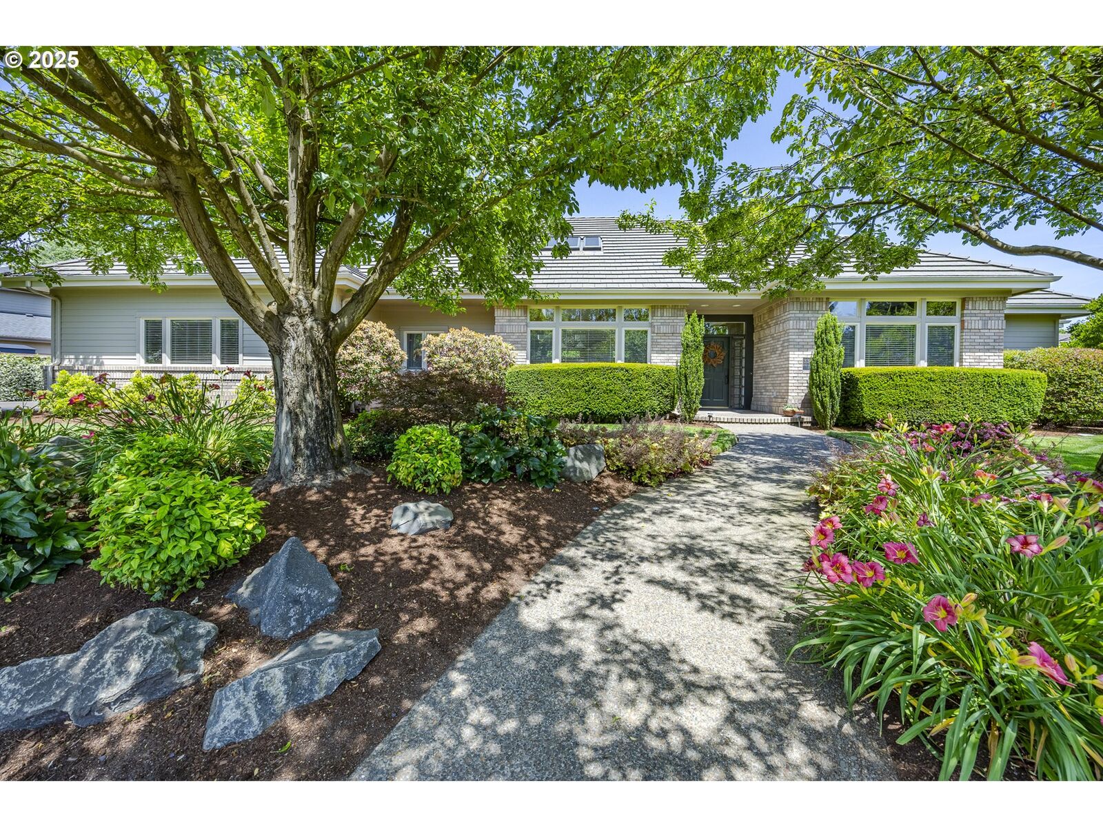 Property Photo: 3363 King Edwards Ct OR 97401