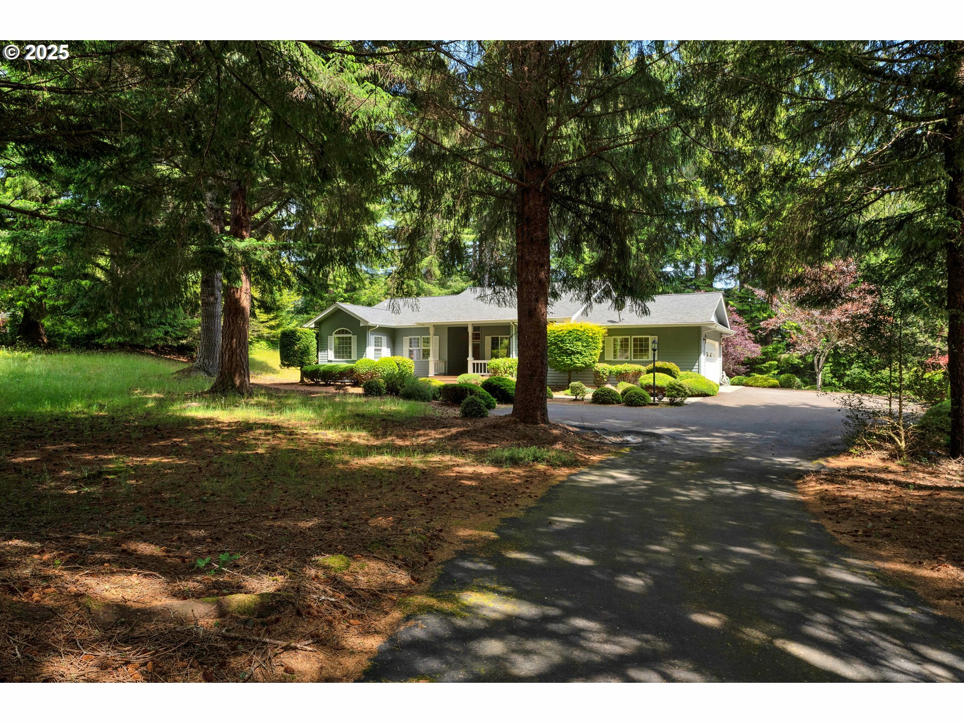 Property Photo:  83485 Clear Lake Rd  OR 97439 