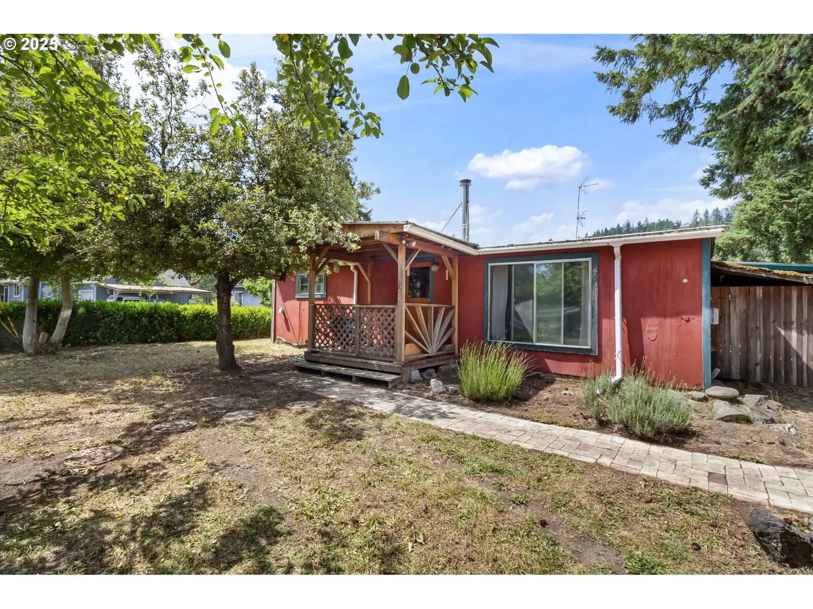 Property Photo:  79102 N River Rd  OR 97424 