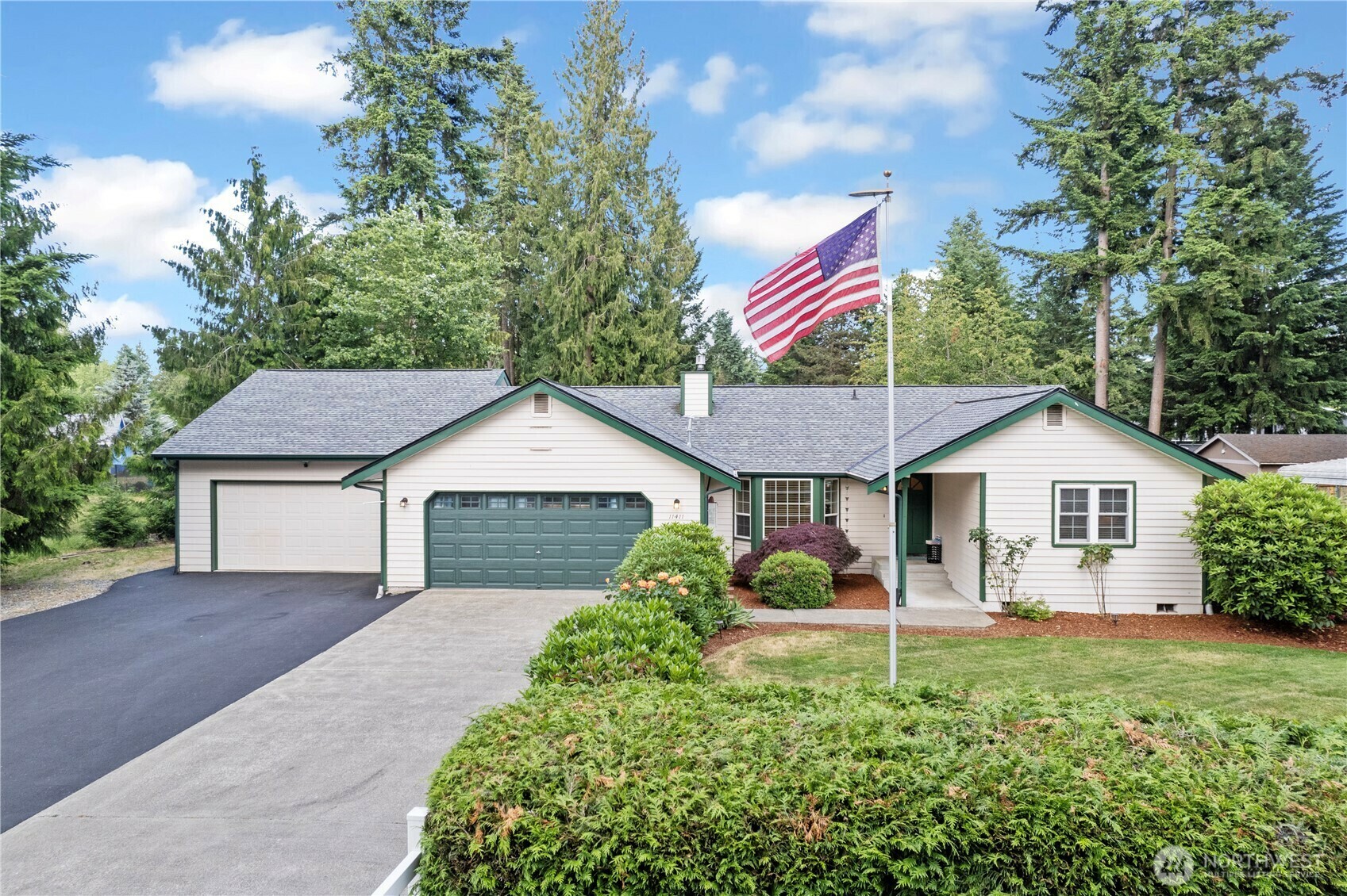Property Photo: 11411 208th Avenue E WA 98391
