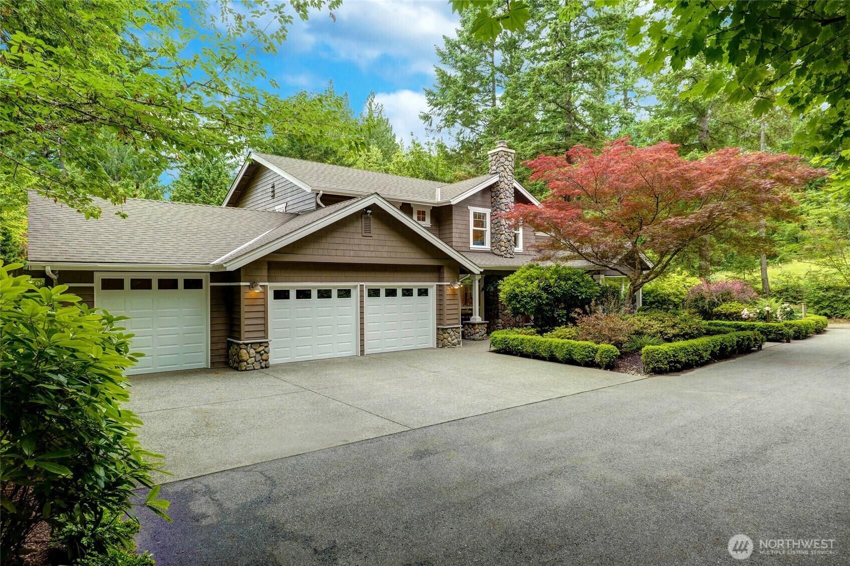 Property Photo: 2609 E Beaver Lake Drive SE WA 98075