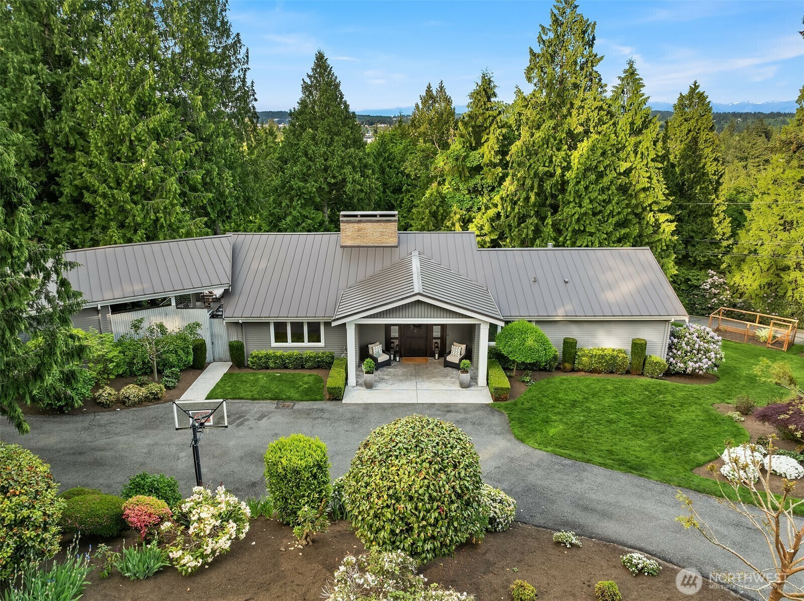 Property Photo:  400  Detwiller Lane  WA 98004 