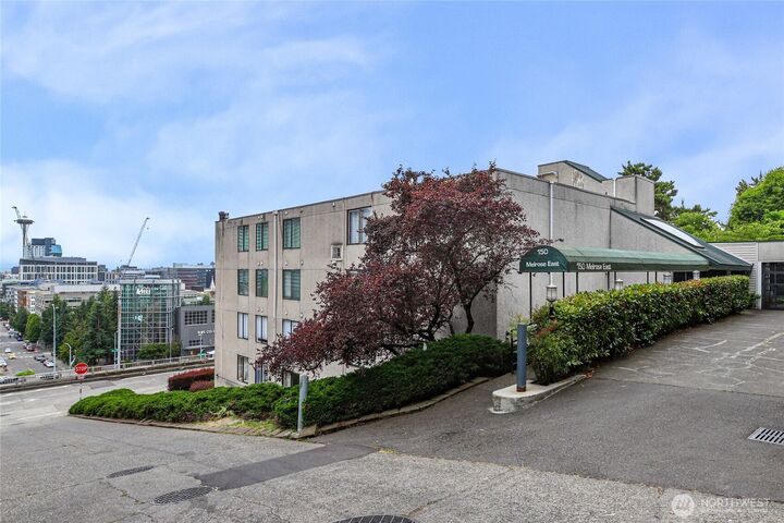 Property Photo: 150 Melrose Avenue E 105 WA 98102