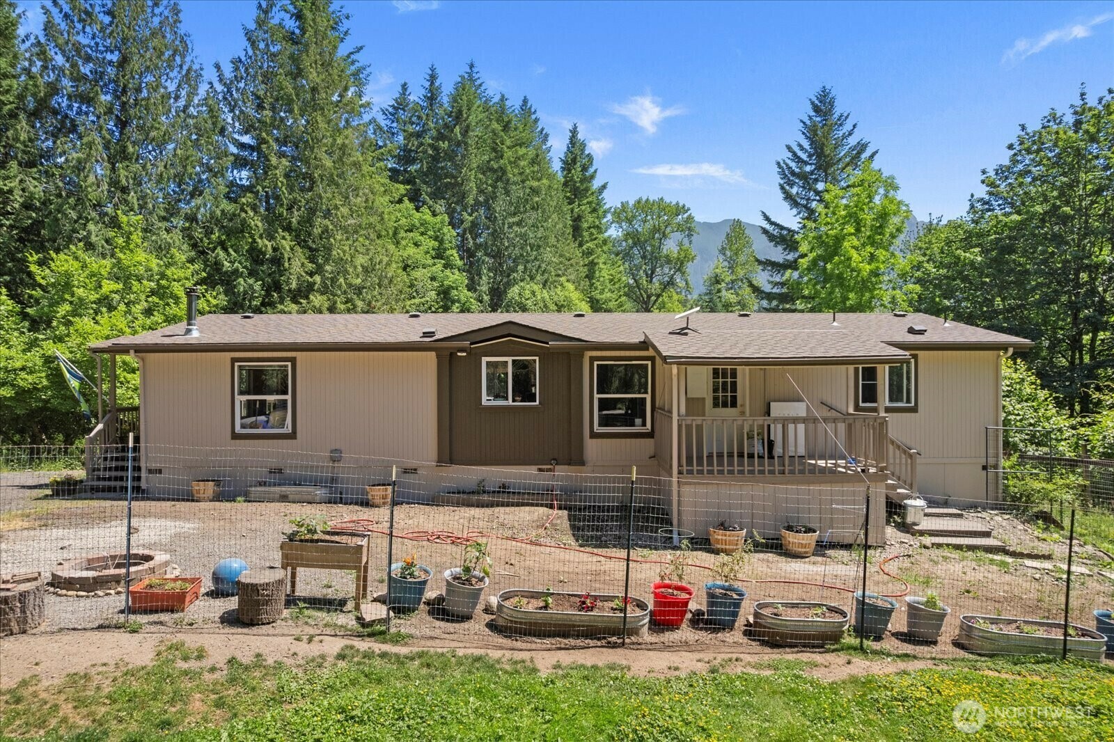 Property Photo: 7520 408th Avenue SE WA 98065