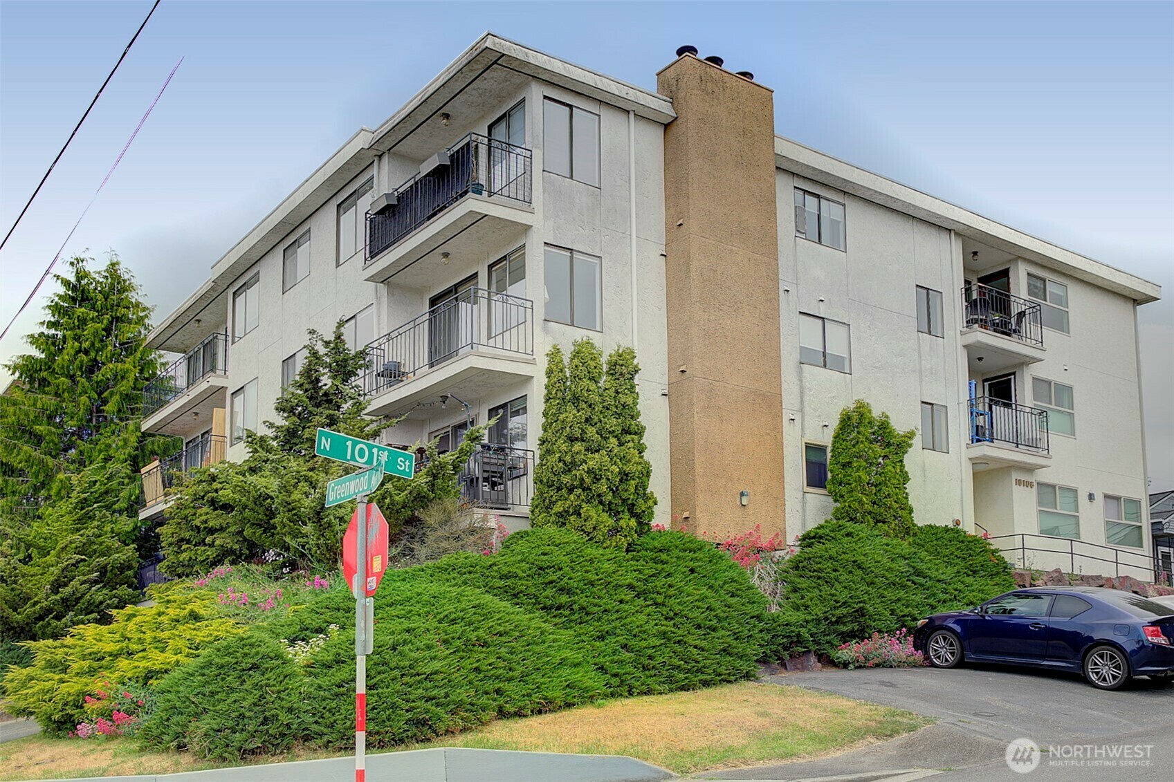 Property Photo: 10106 Greenwood Avenue N 301 WA 98133