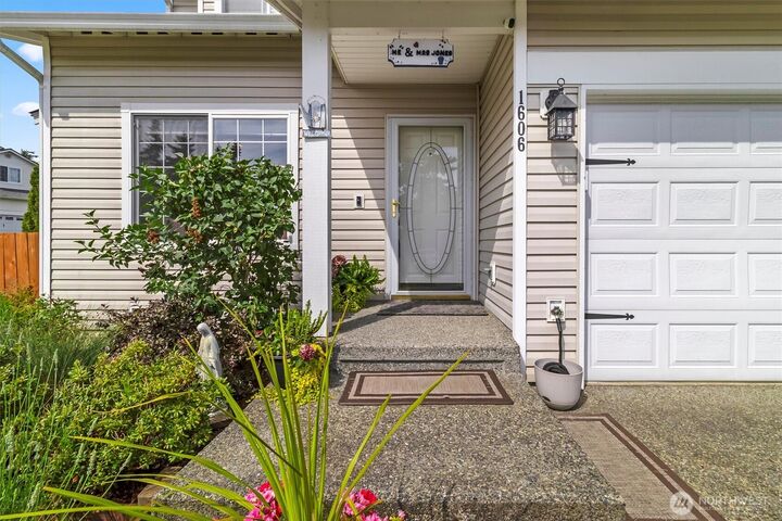 Property Photo:  1606  94th Avenue NE  WA 98258 