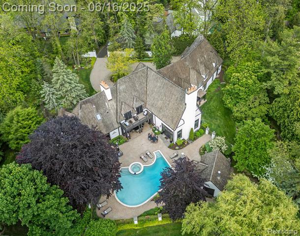 2010 W Valley Road  Bloomfield Hills MI 48304 photo