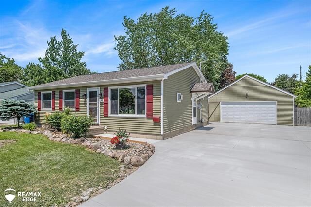 Property Photo: 805 Hemlock Drive MI 48423