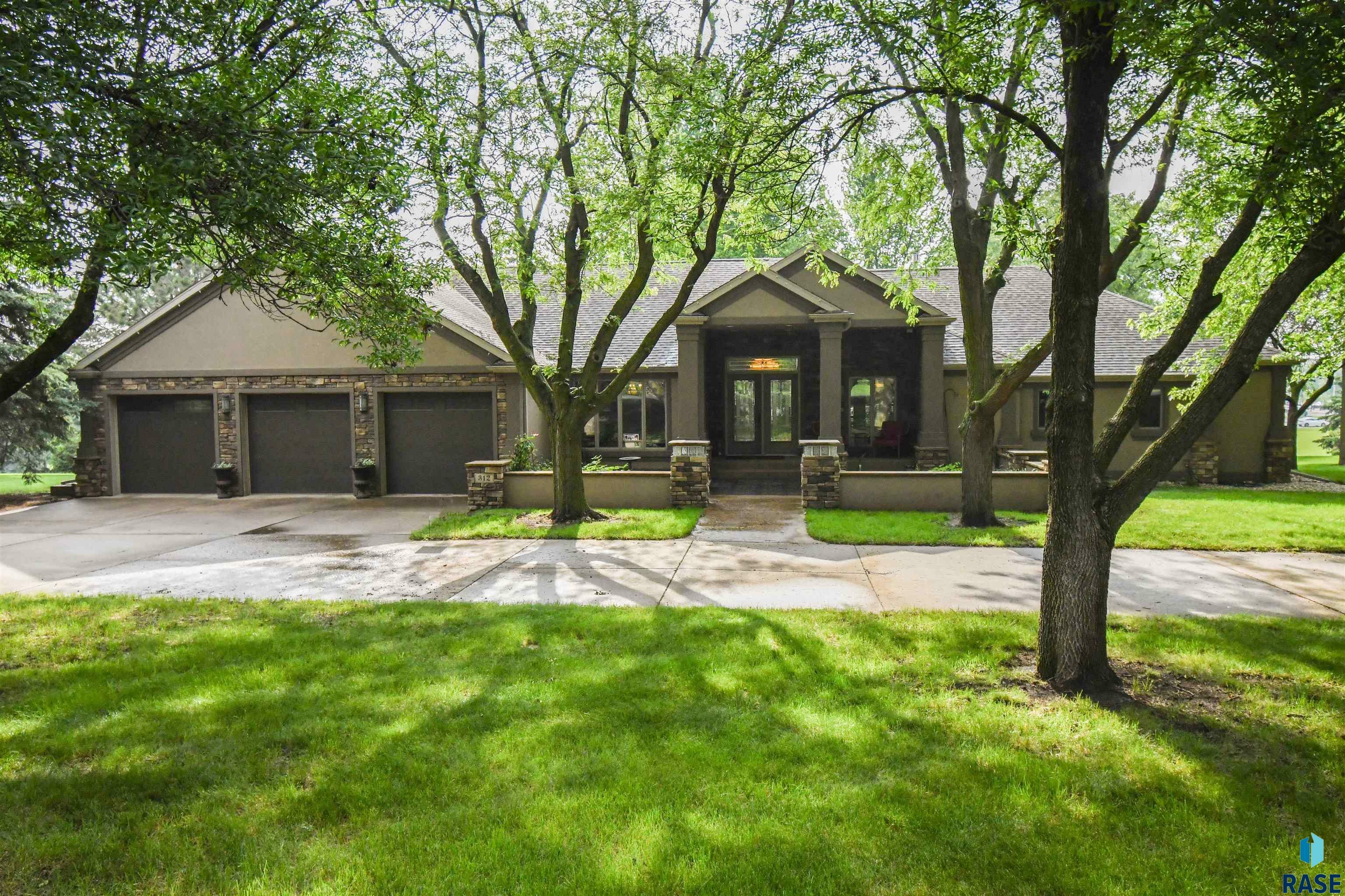 Property Photo: 312 W Lyncrest Trl SD 57108