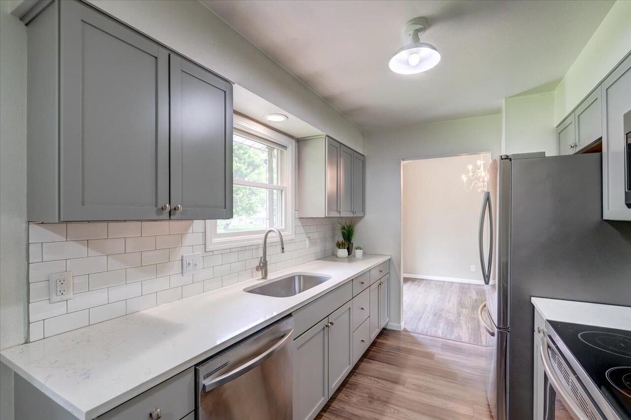 Property Photo:  429 Nottingham Road  WI 53589 