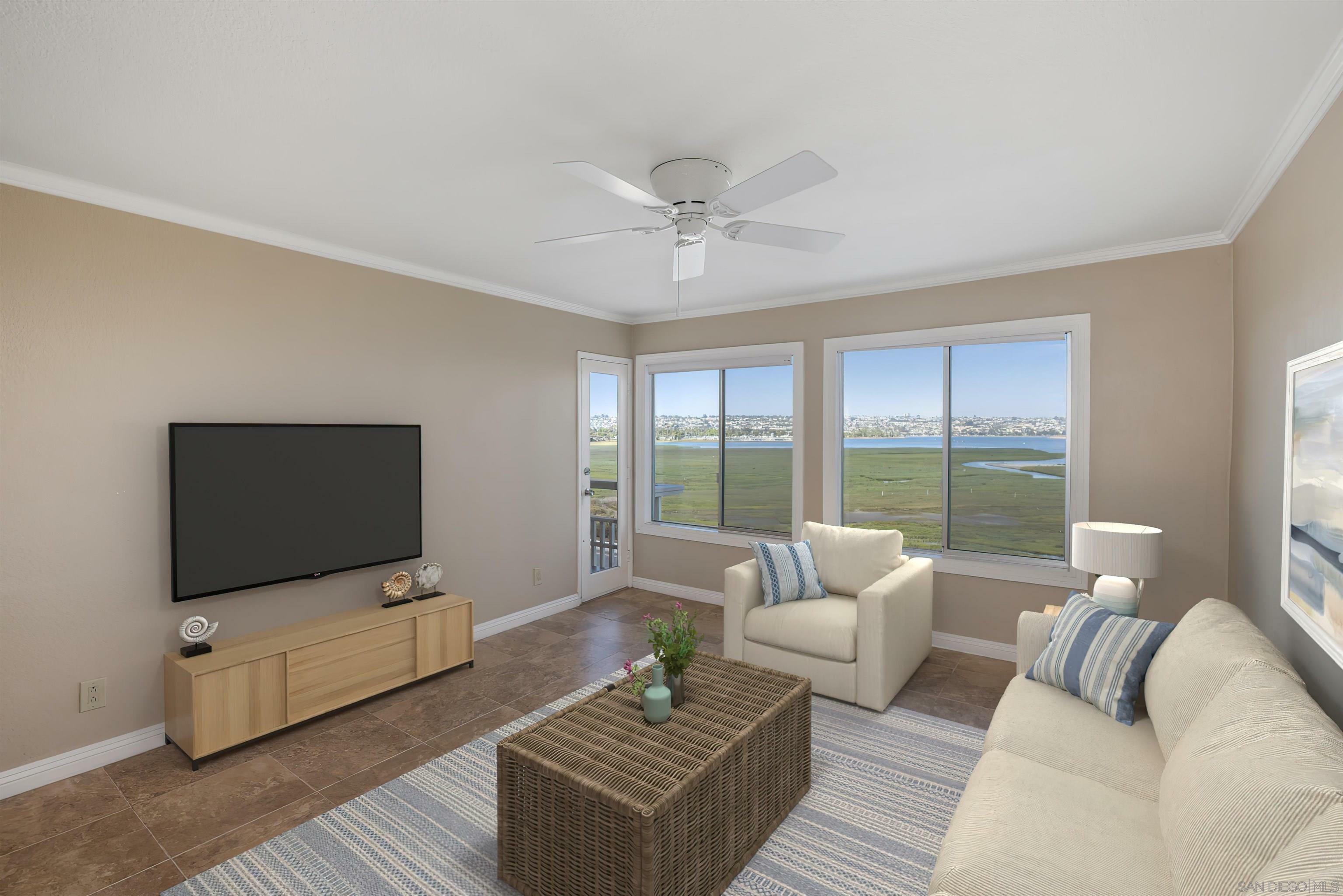 Property Photo: 3833 Lamont St 2F CA 92109