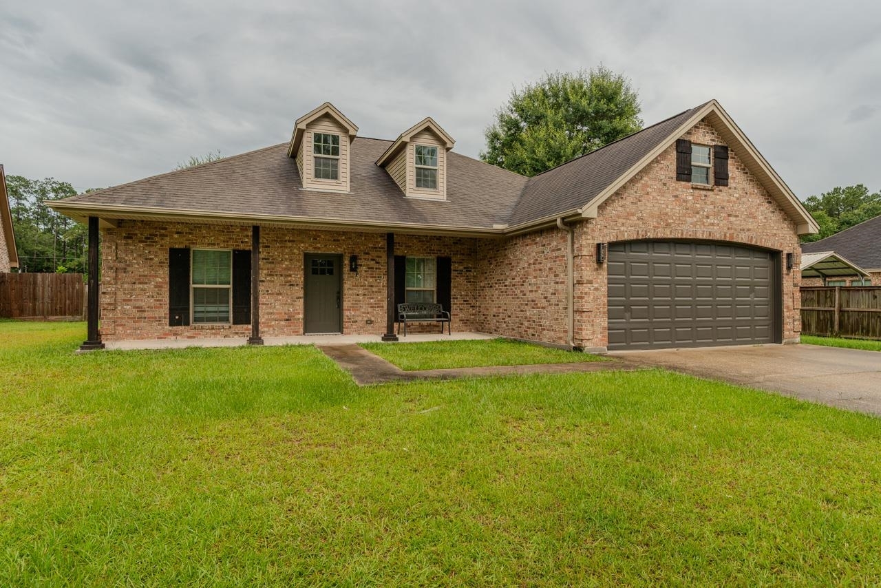 Property Photo: 220 Raquel Circle TX 77662
