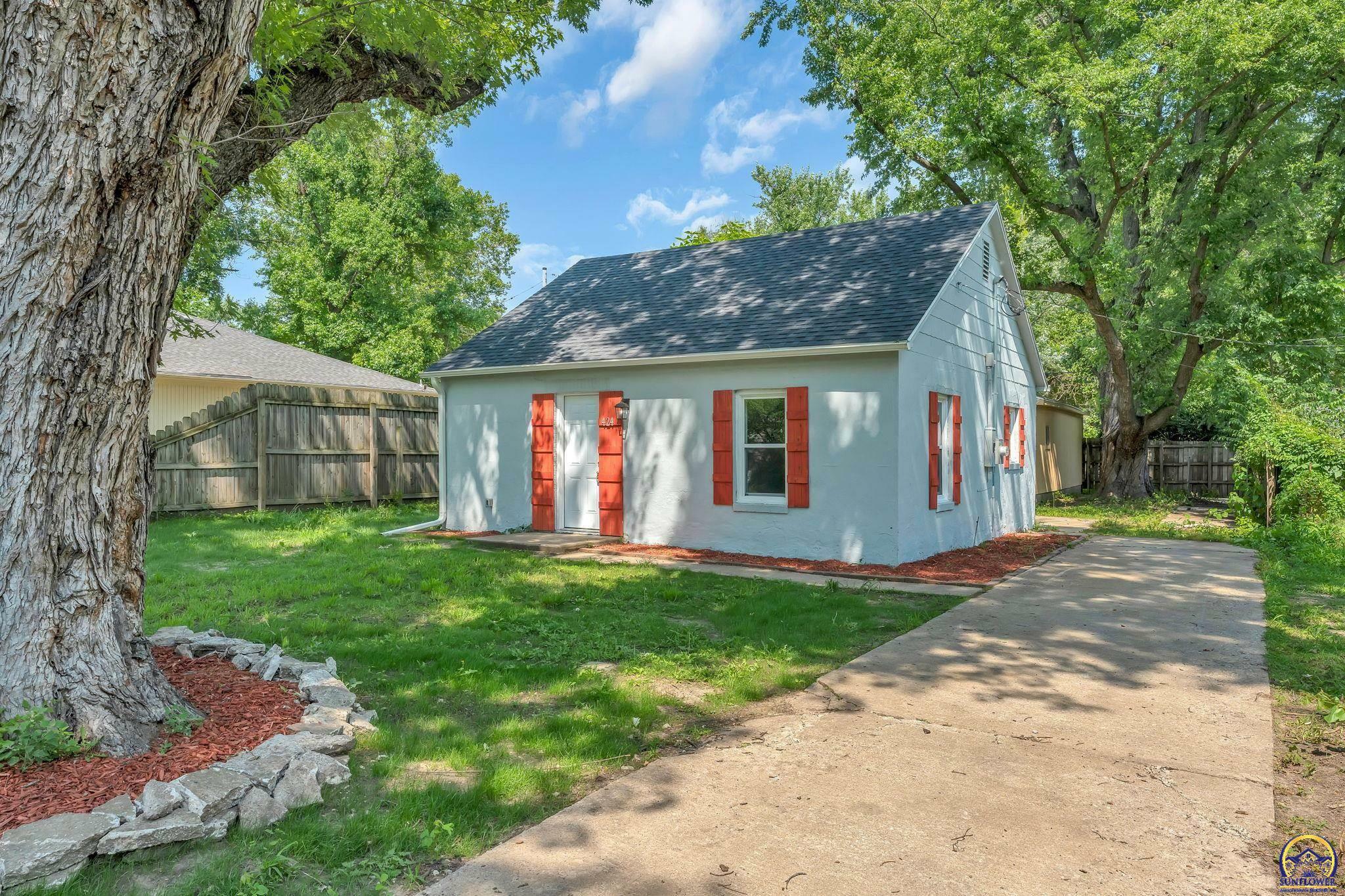 Property Photo: 424 NE Sumner St KS 66616