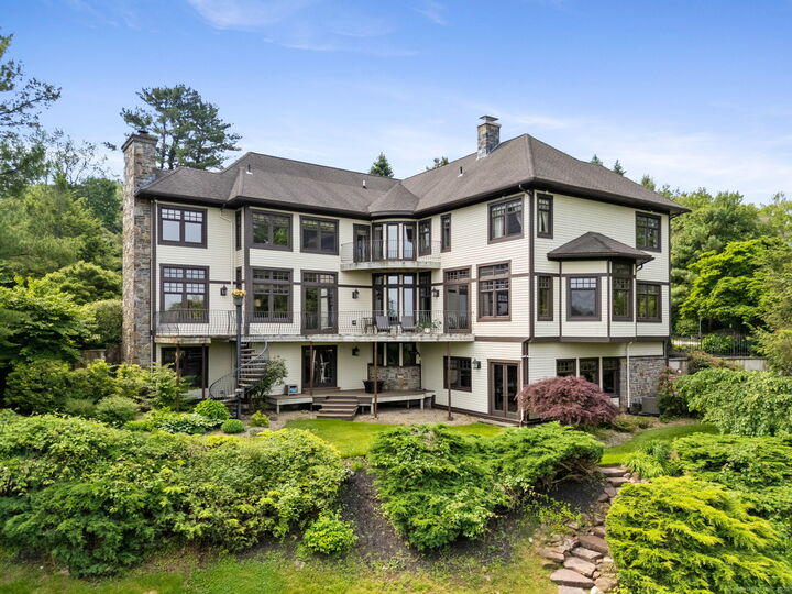 Property Photo: 9 Cobtail Way CT 06070