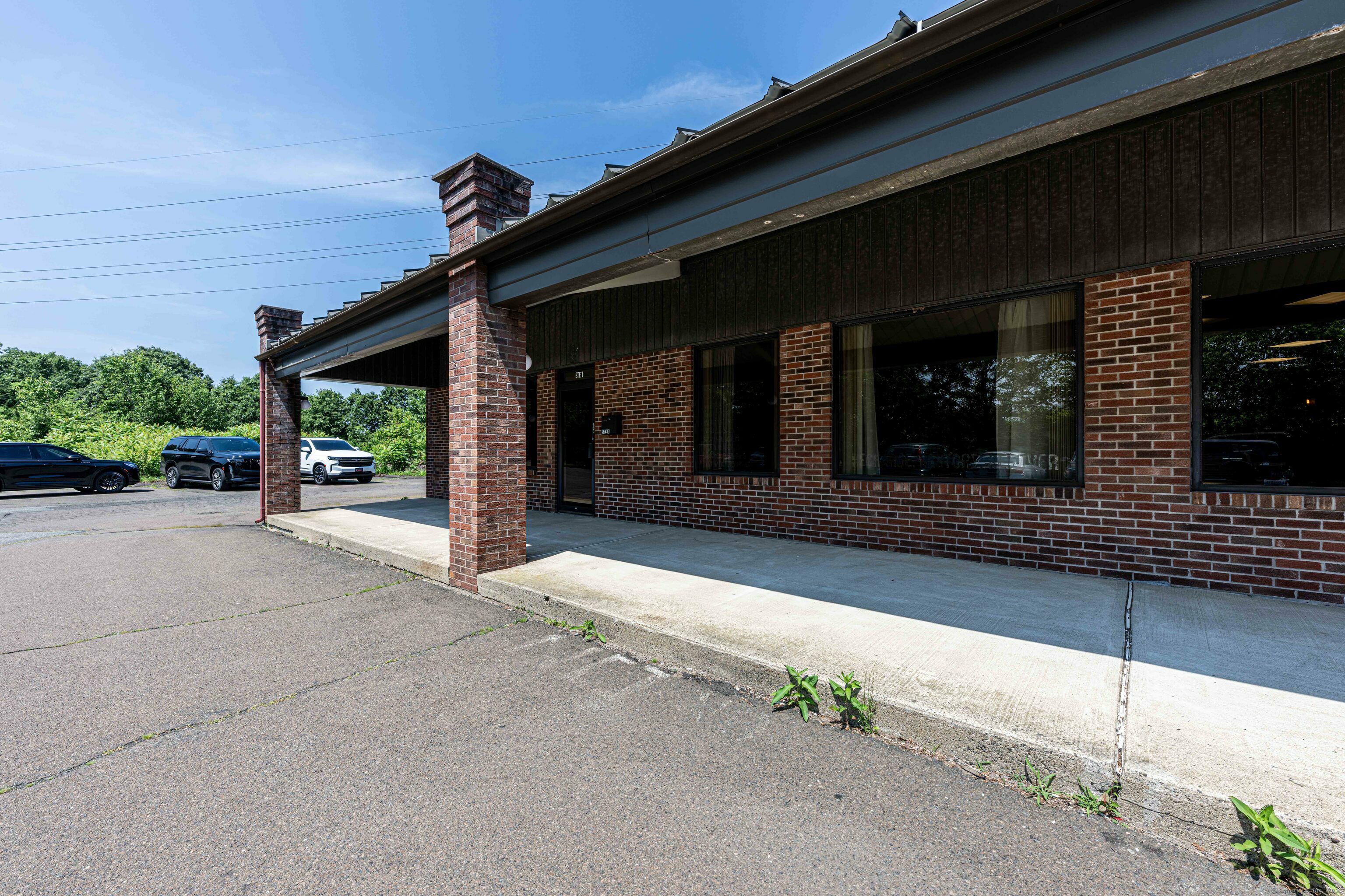 Property Photo: 565 Washington Avenue 1 CT 06473