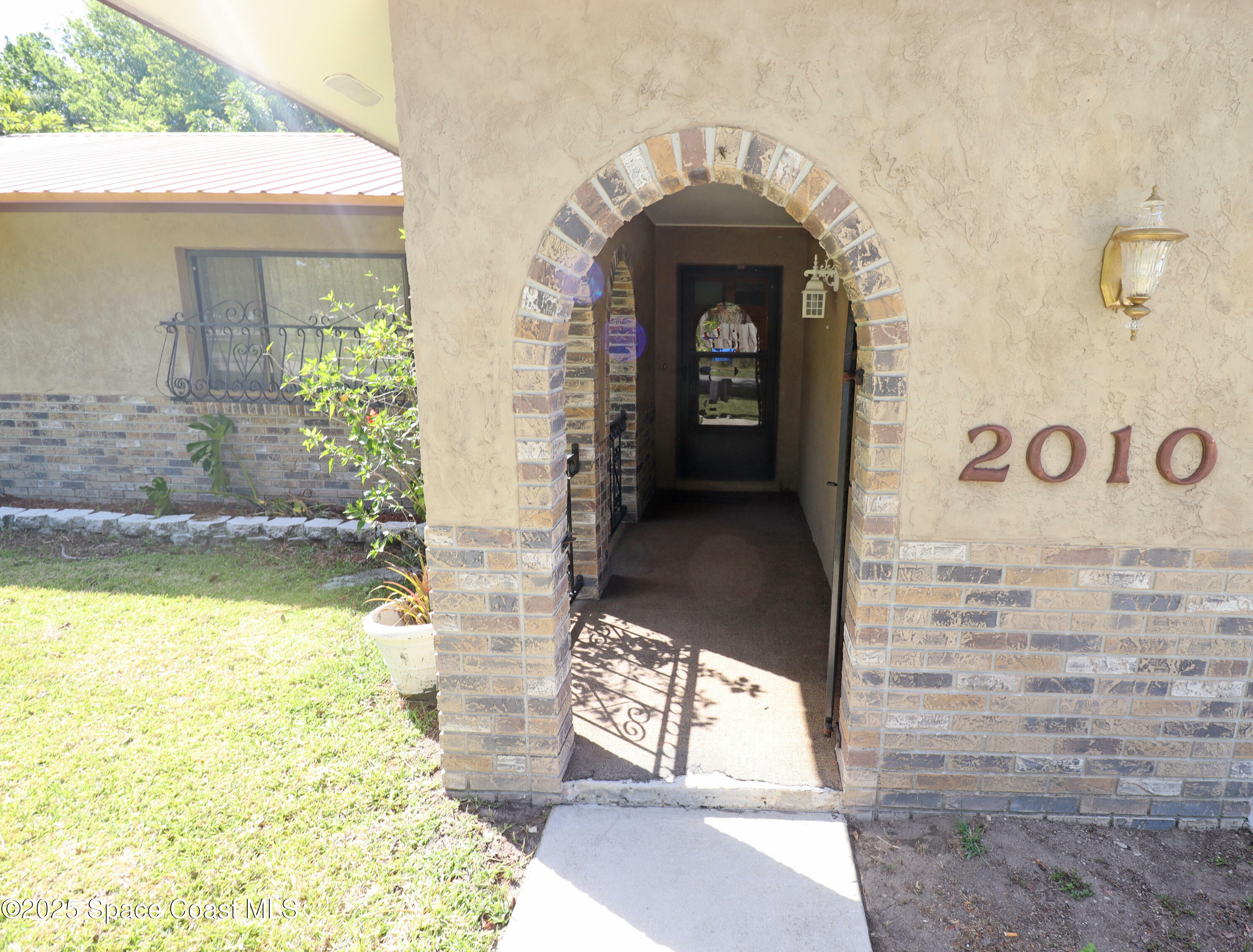 Property Photo: 2010 King Richard Drive FL 32796