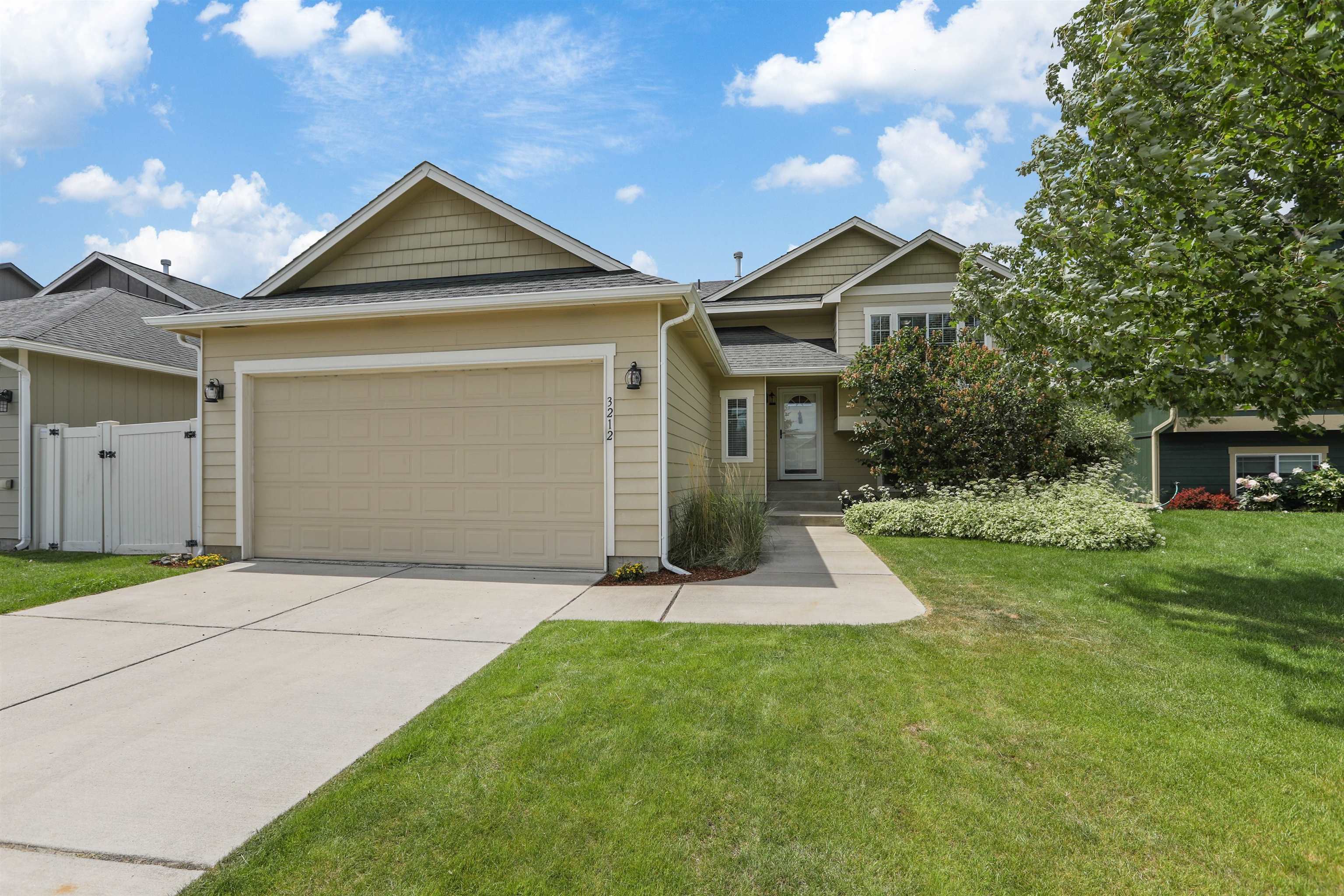 Property Photo: 3212 S Lloyd Ln WA 99223