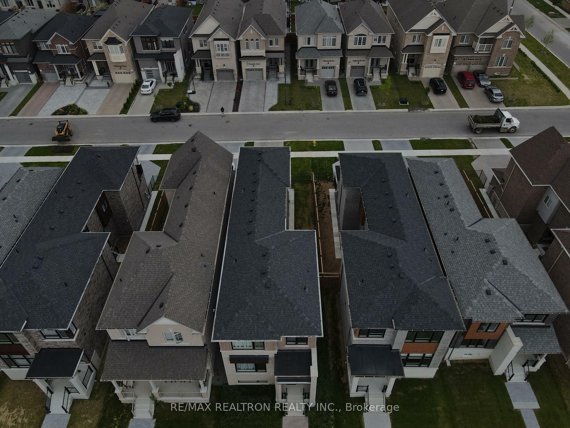 Property Photo:  9 Mountainside Crescent  ON L1R 0P5 