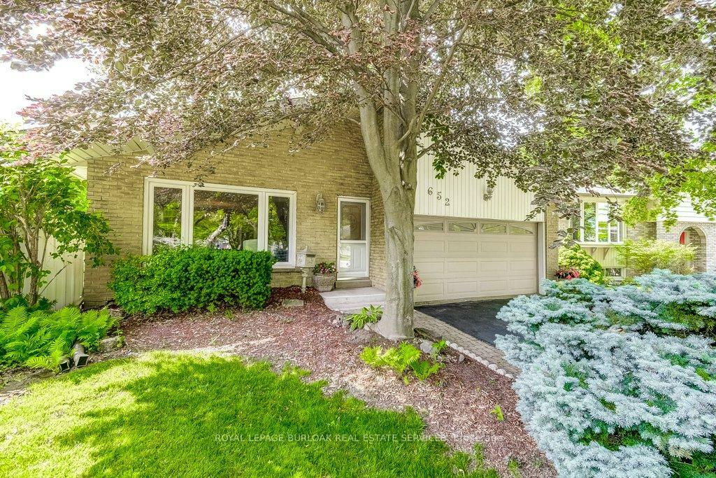 Property Photo: 652 Auburn Crescent ON L7L 5B2