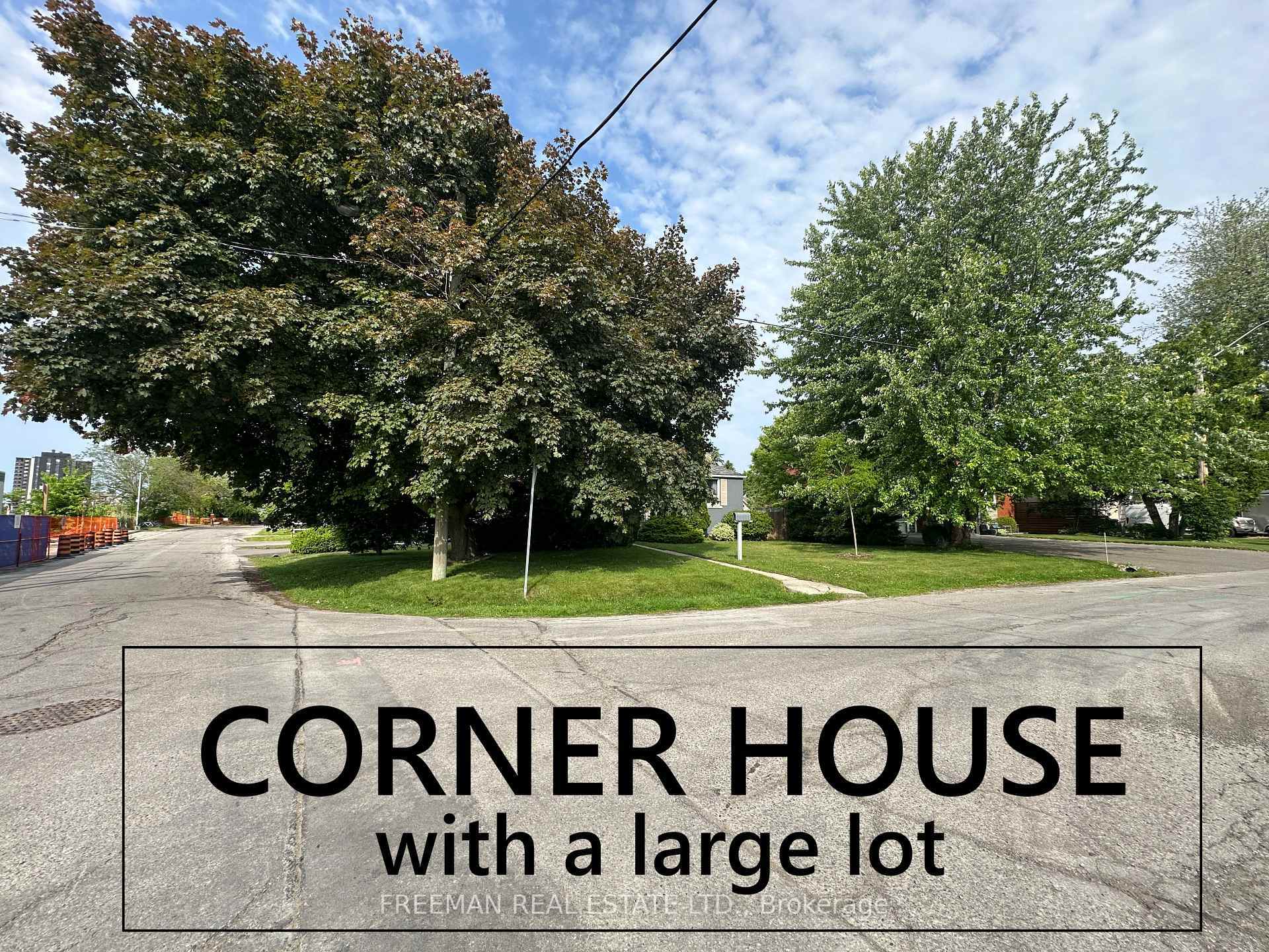 Photo de la propriété: 6 Lloyd George Avenue ON M8W 3W4