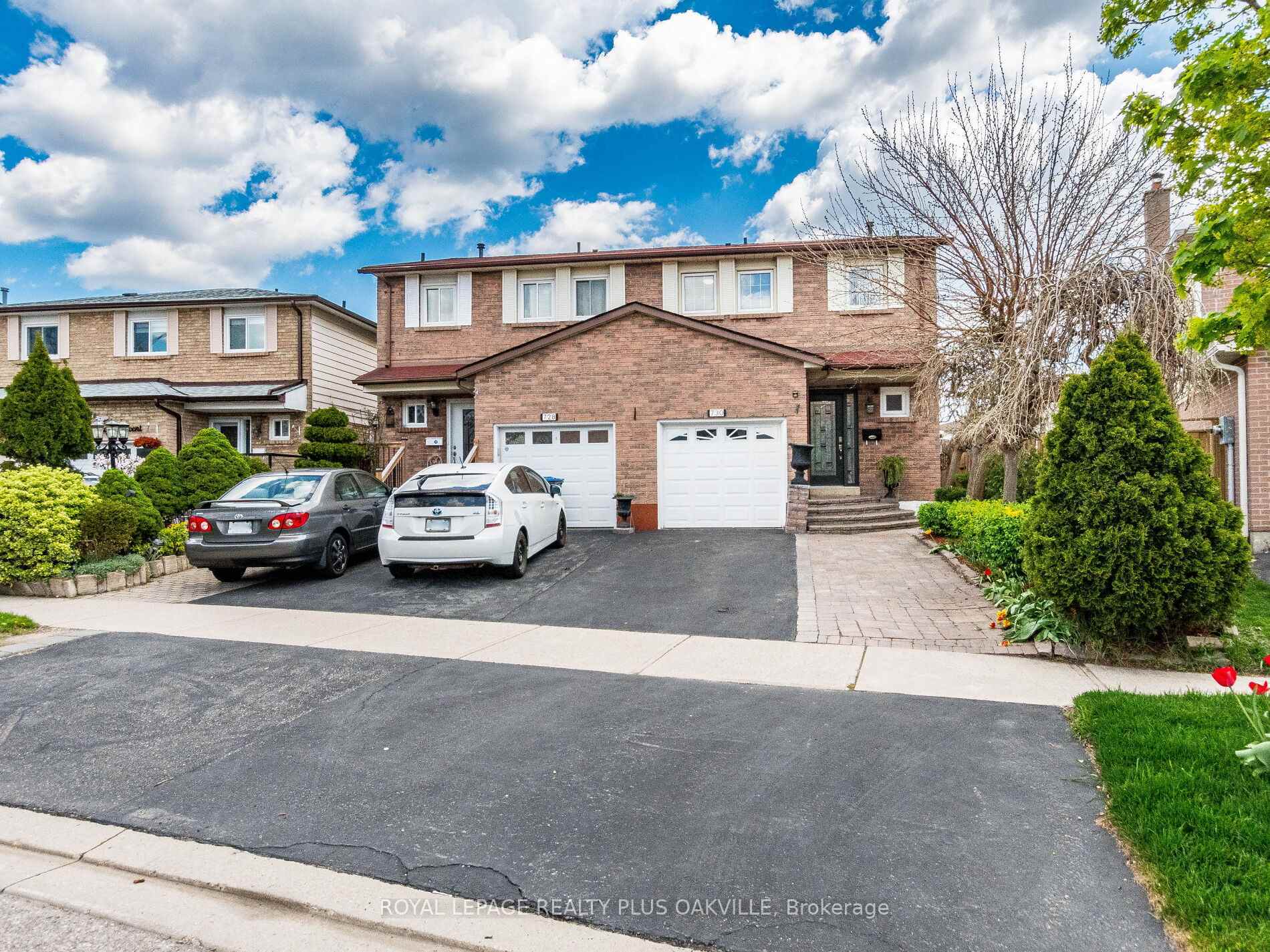 Property Photo: 730 Galloway Crescent ON L5C 3W1