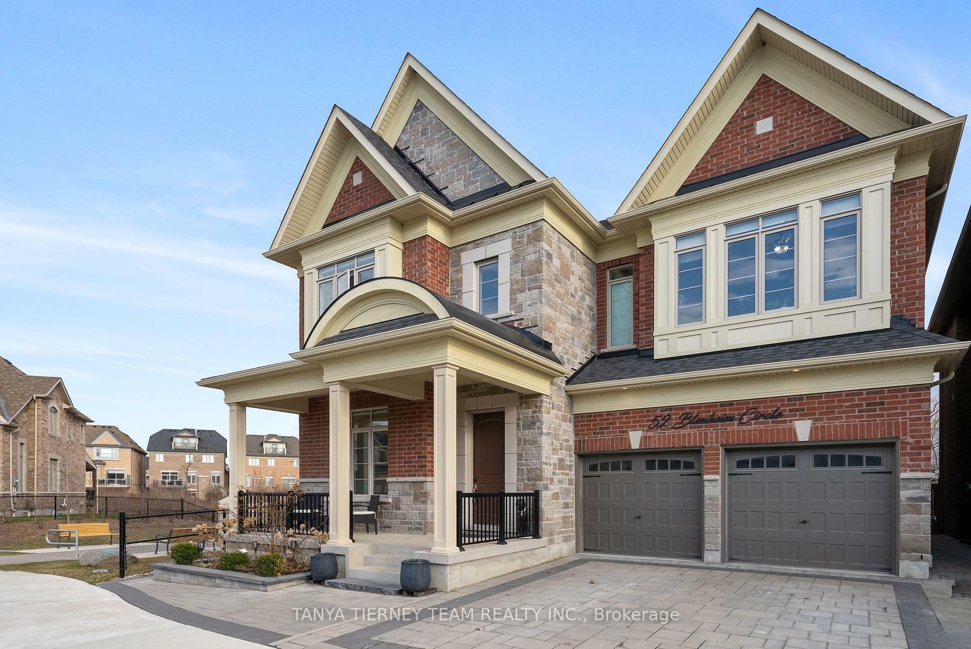 Photo de la propriété: 52 Blenheim Circle ON L1P 0E2