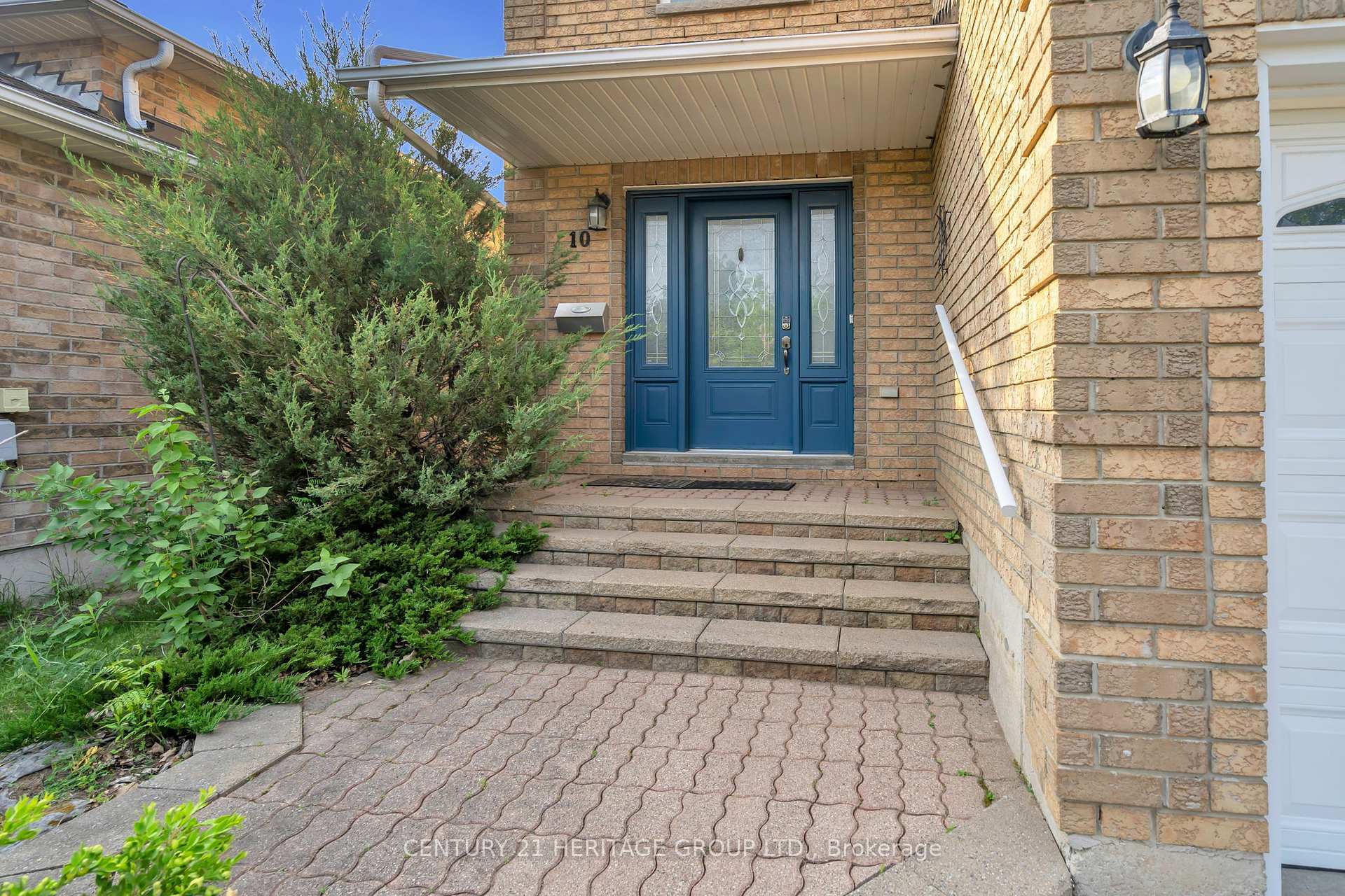Property Photo: 10 Clute Crescent ON L4N 8S7