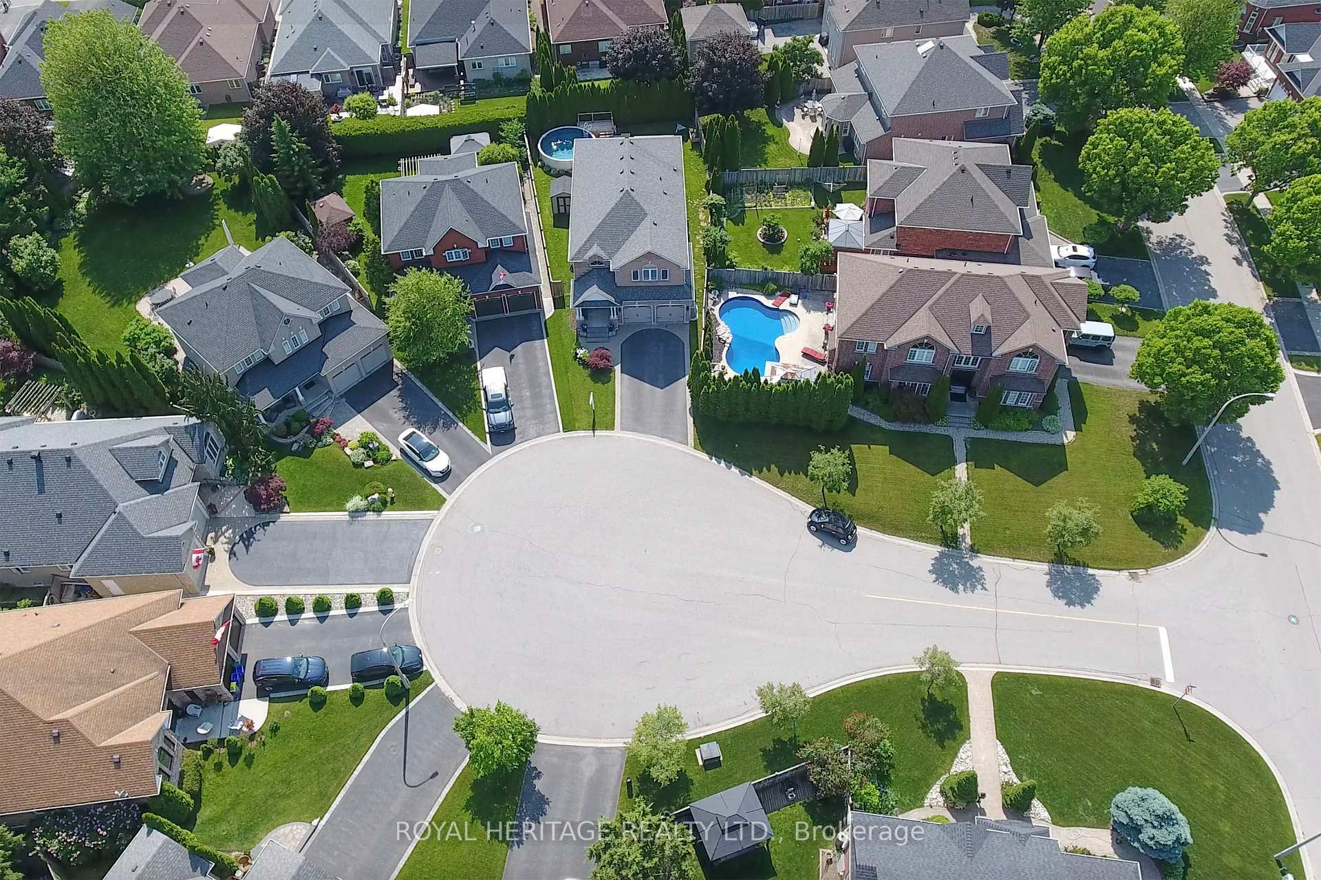 Photo de la propriété: 4 Myles Court ON L1R 3B6