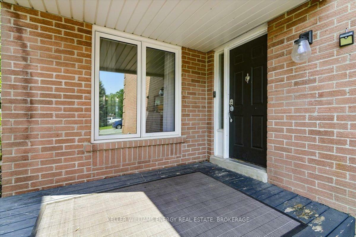 Property Photo: 89 Yorkville Drive ON L1E 2A6