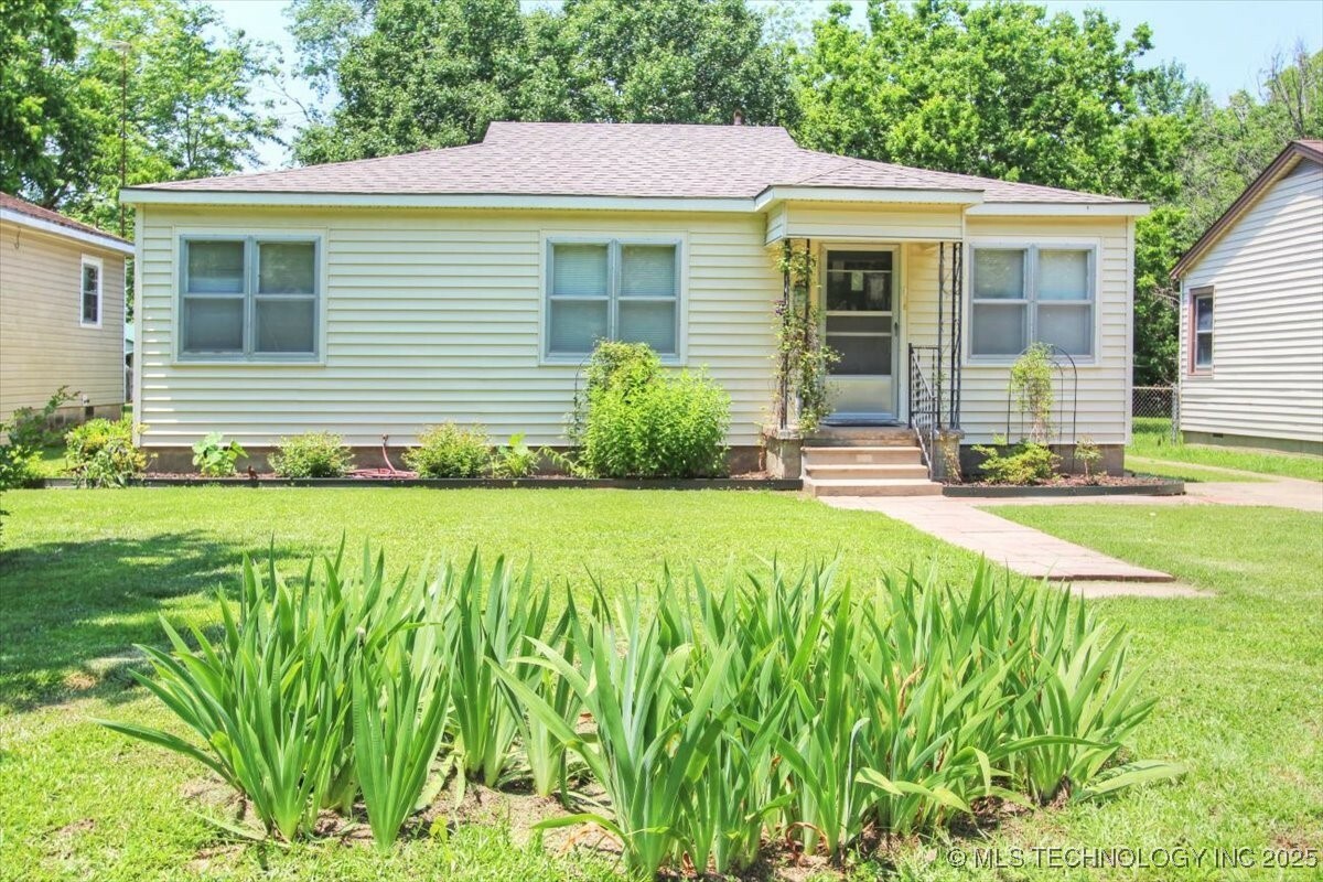 Property Photo: 708 S Pecan Street OK 74048
