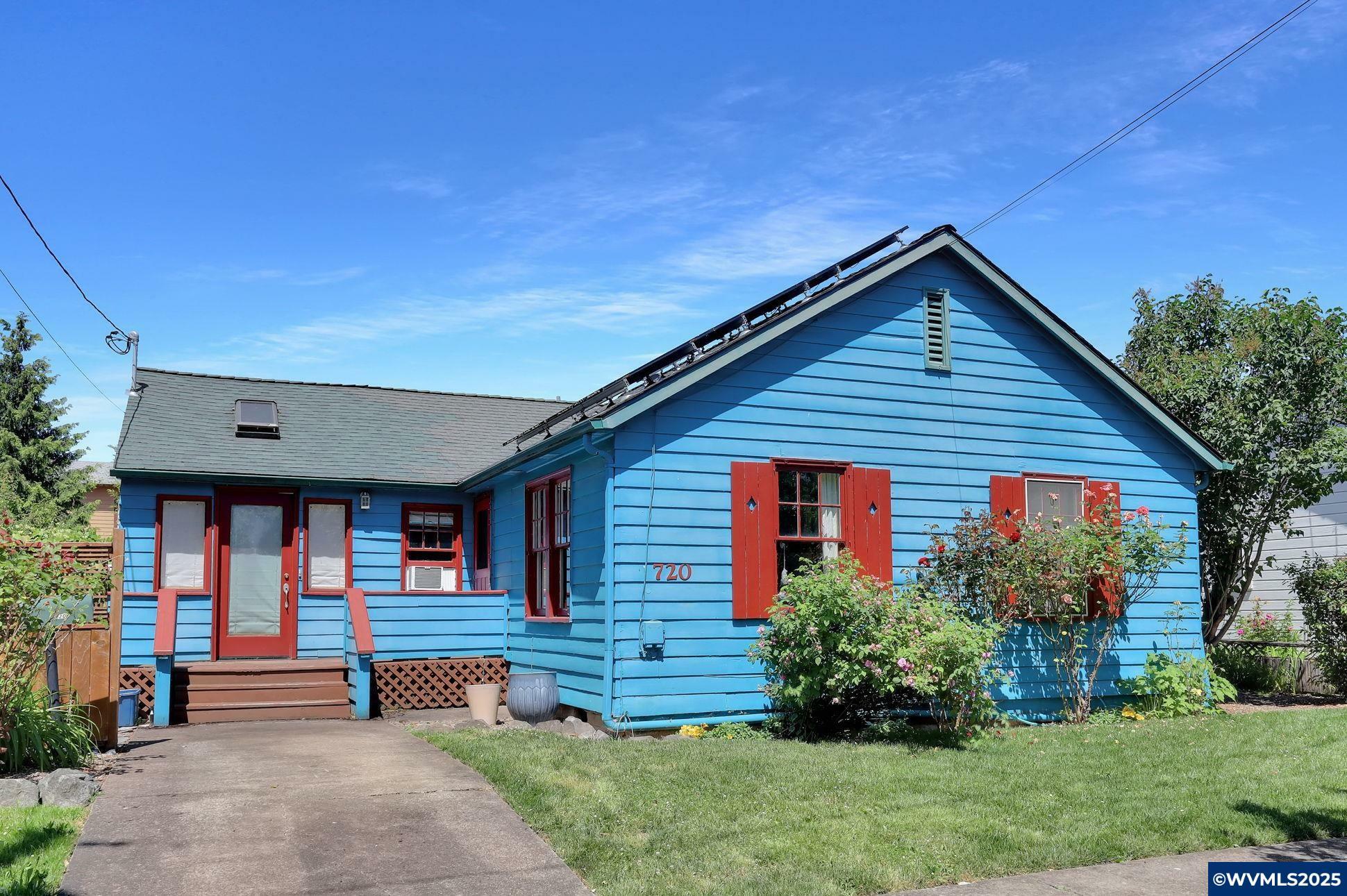Property Photo: 720 SW 5th St OR 97333