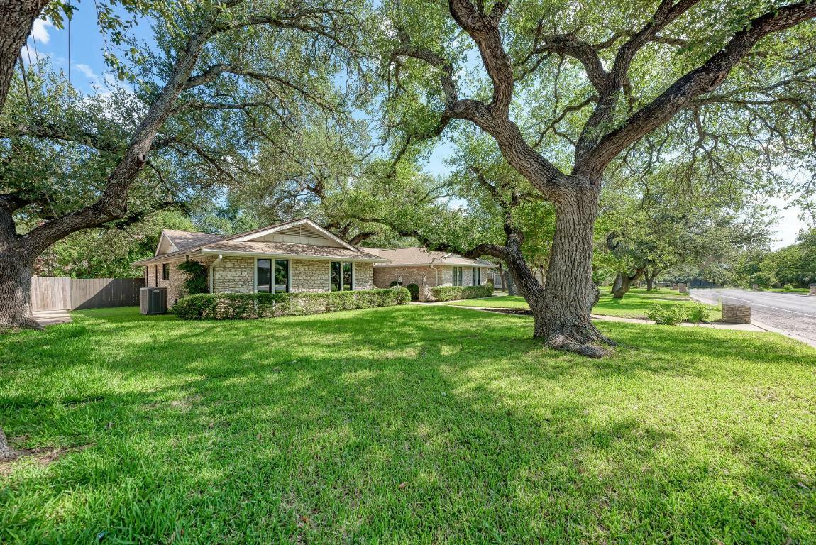 Property Photo: 10507 Spicewood Parkway TX 78750