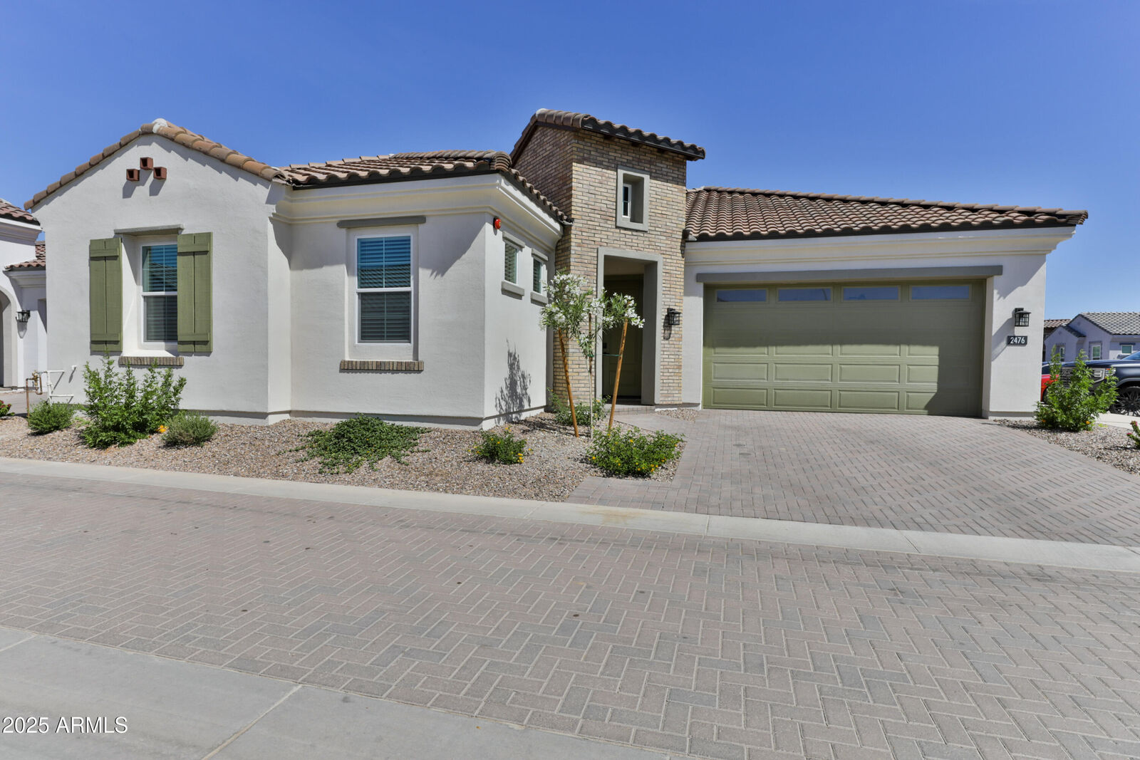 Property Photo:  2476 E Lark Street  AZ 85297 