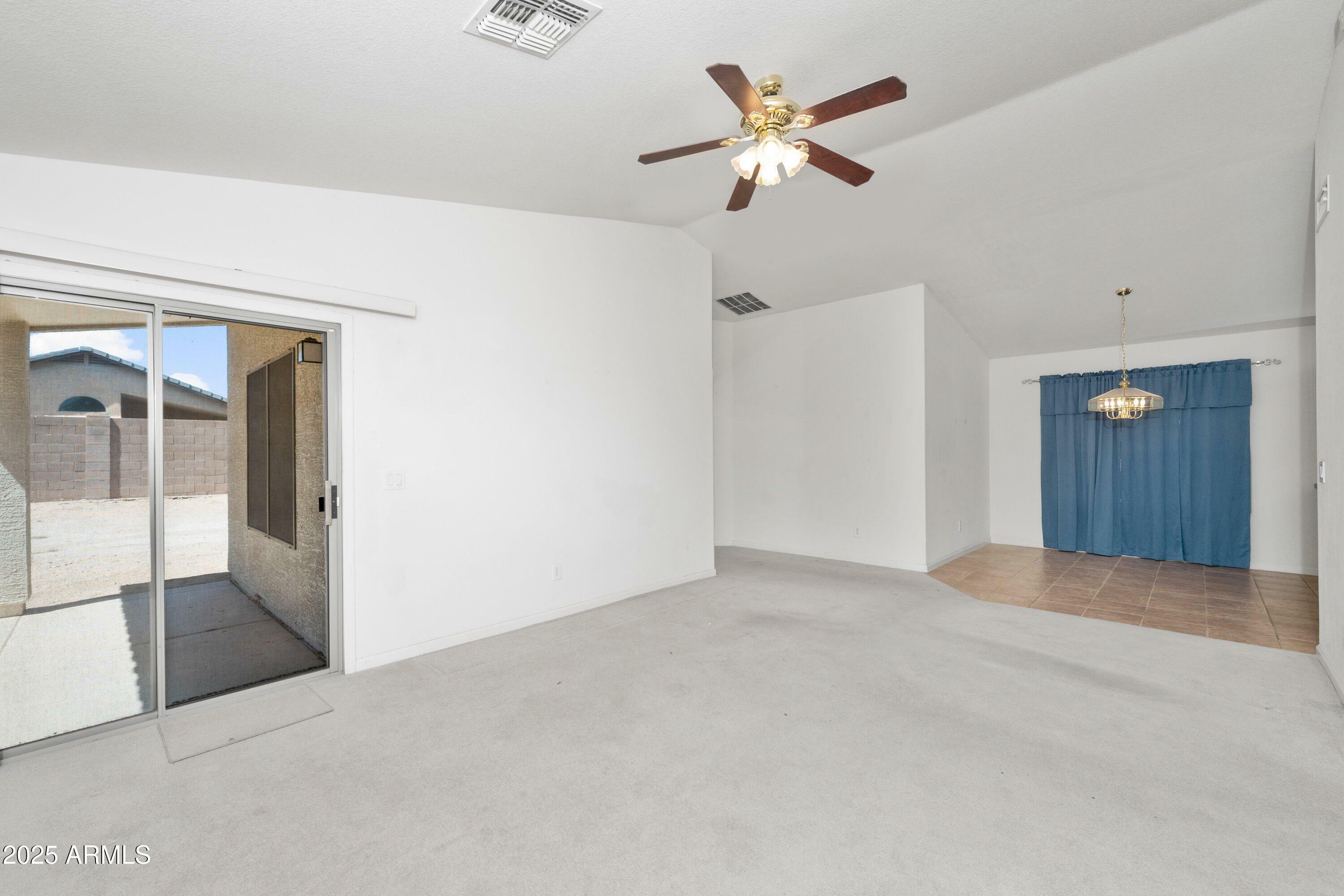 Property Photo: 742 E Lovegrass Drive AZ 85143