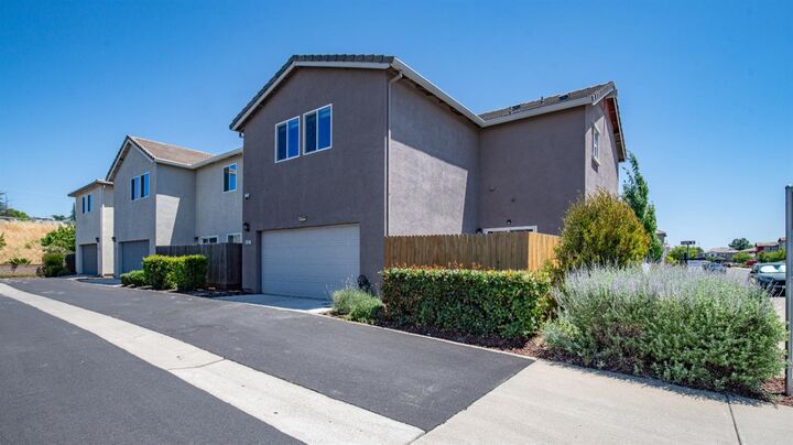 Property Photo: 5101 Fiona Walk CA 95835