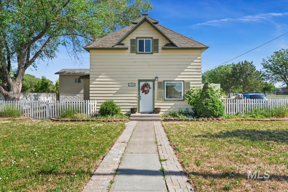 Property Photo:  1390 E 6th St  ID 83647 