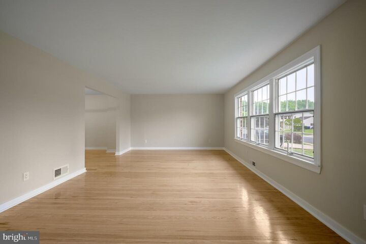 Property Photo:  27 Kevin Way  NJ 08053 