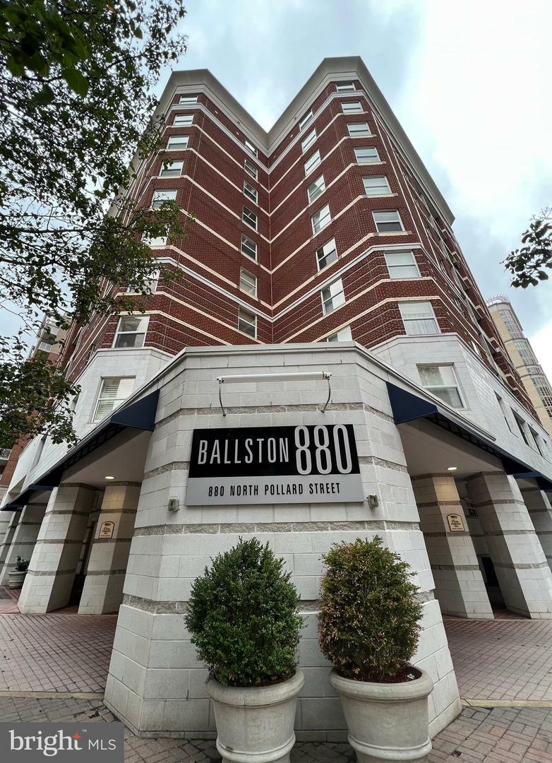 Property Photo: 880 N Pollard Street 605 VA 22203