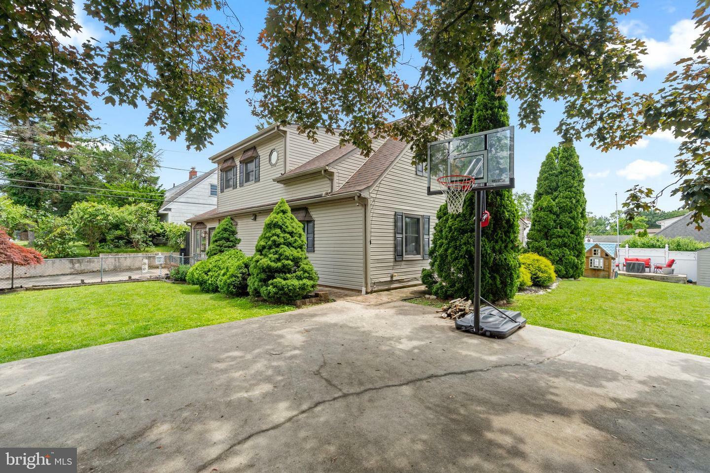 Property Photo: 3200 Holyoke Road PA 19114