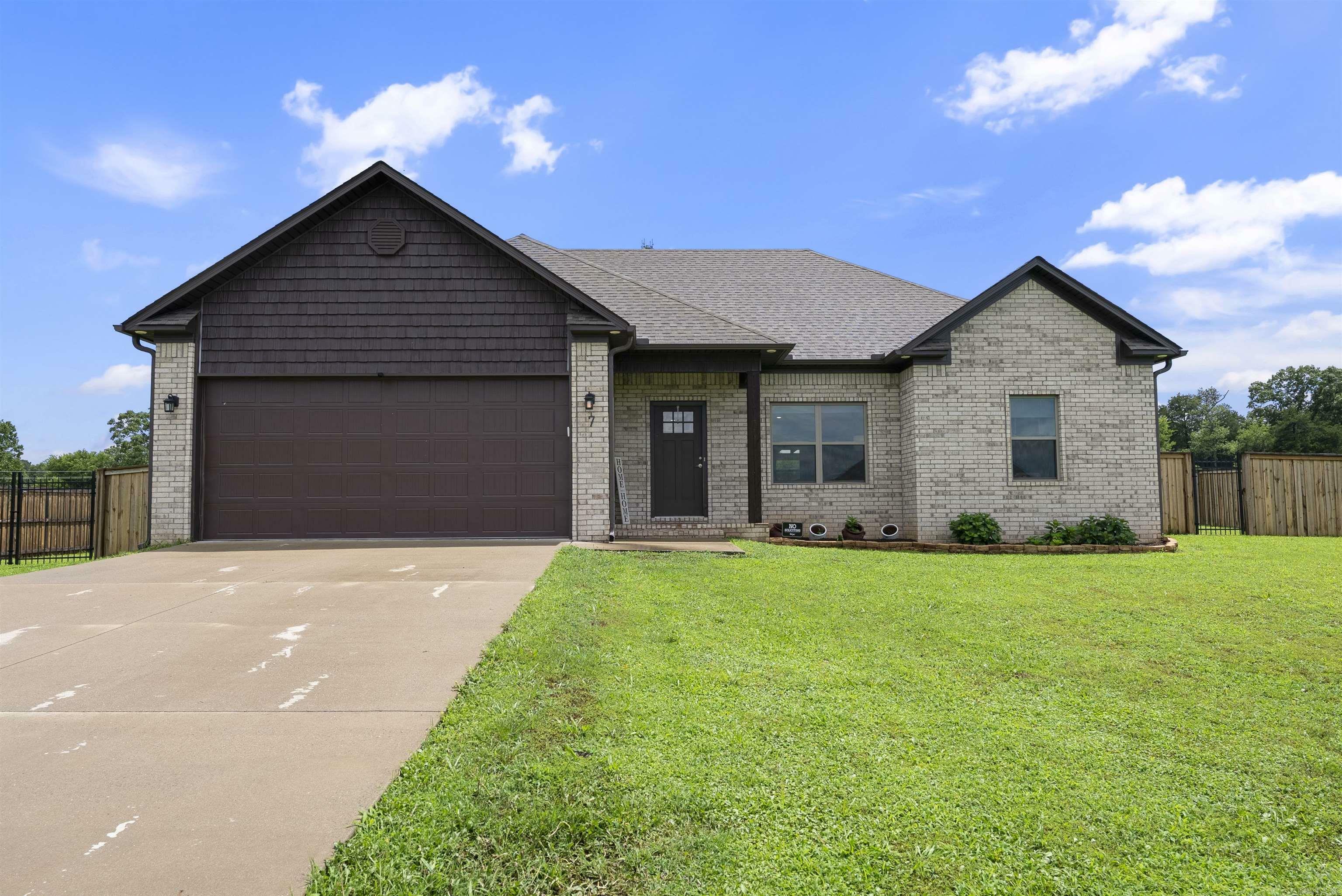 Property Photo: 7 Edward Way AR 72058